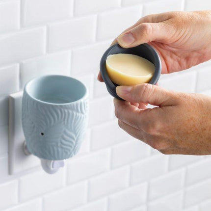 Wheat & Ivory Flip Dish Pluggable Warmer.