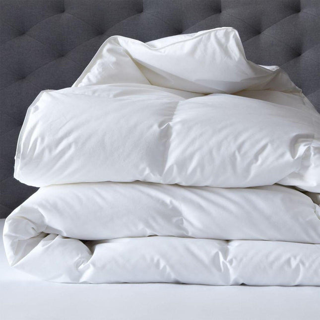 400 GSM All Seasons Natural Bamboo Super King Quilt by Renee Taylor.