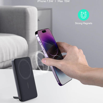 Aukey MagLinnk 6700mAh Magnetic Wireless Charging Power Bank (PB-MS01).