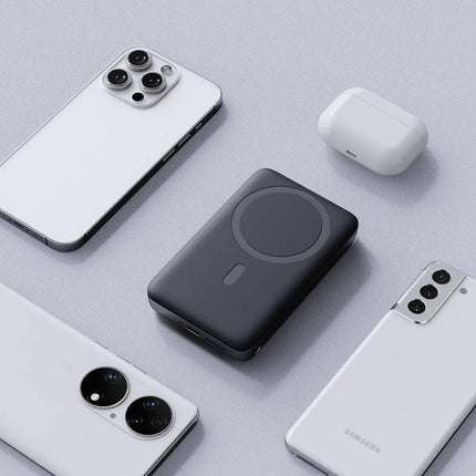 Aukey MagLinnk 10000mAh Magnetic Wireless Charging Power Bank (PB-MS02).