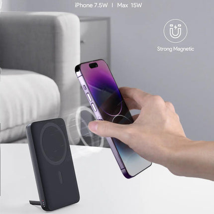 Aukey MagLinnk 10000mAh Magnetic Wireless Charging Power Bank (PB-MS02).