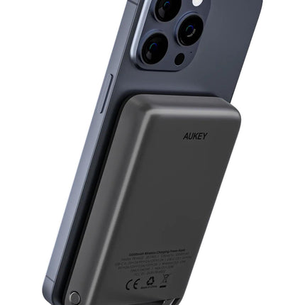 Aukey MagLinnk 10000mAh Magnetic Wireless Charging Power Bank (PB-MS02).