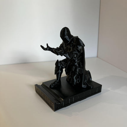 **Knight Sculpture Pen Holder: A Medieval Epic on Your Desk, Where the Pen Becomes a Sword, Blending Decorative Art with Practical Office Use**.