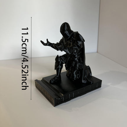 **Knight Sculpture Pen Holder: A Medieval Epic on Your Desk, Where the Pen Becomes a Sword, Blending Decorative Art with Practical Office Use**.