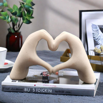 GOLD Elegant Heart-shaped Sculpture: Pure lines capture love, accompanying you in writing tender everyday moments..