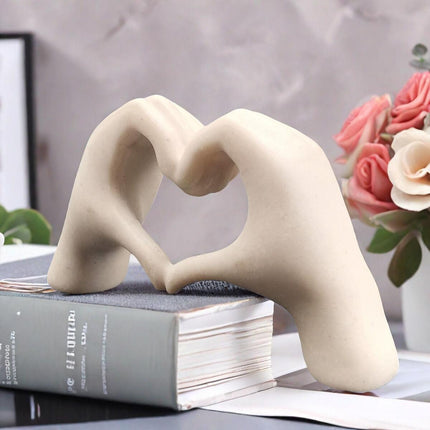 WHITE Elegant Heart-shaped Sculpture: Pure lines capture love, accompanying you in writing tender everyday moments..