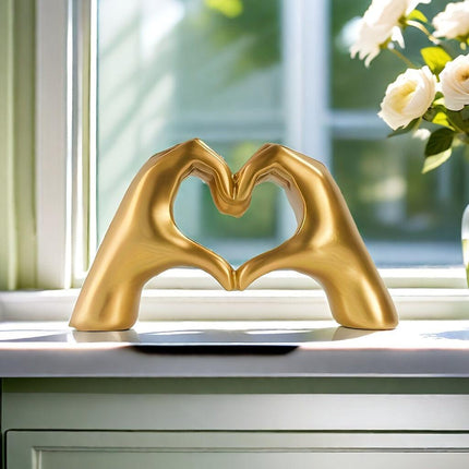 WHITE Elegant Heart-shaped Sculpture: Pure lines capture love, accompanying you in writing tender everyday moments..