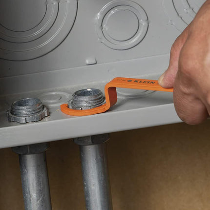 Orange Conduit Lockout Wrench Set – 3-Piece Offset Tool for 1/2", 3/4", 1" Pipe Nuts | Magnetic Storage & Hooked Tip Design | Ideal for Tight Spaces.