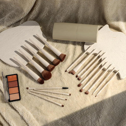 Matte Beige Makeup Brush Set (18-Piece): Professional, Cruelty-Free for Foundation, Blush & Eyeshadow, Ideal for Aussies.