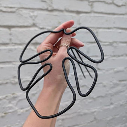 Monstera-shaped plant support, reusable sturdy alloy plant support, plant support for indoor and outdoor plants, including Flow.