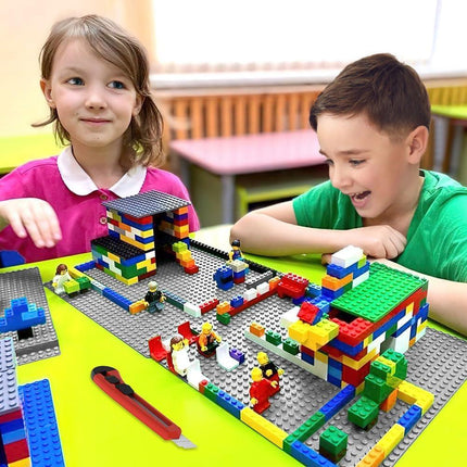 Building Plate, 4 pieces of classic base plates, 25.5 x 25.5 cm, base plate, compatible with all major brands, building toys for children 4 pieces light gray.