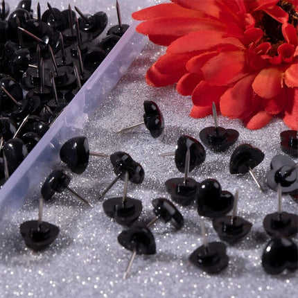 100 pcs Black Heart Shape Push Pins With Steel Point For Pictures And Walls.