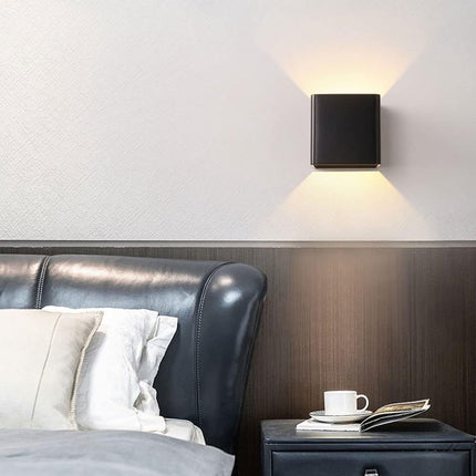 Rechargeable wall light with remote control - 5W - Three lighting colors - Adjustable intensity - Night light - Wireless - Battery operated - Suitable for indoor and outdoor use - Wit.