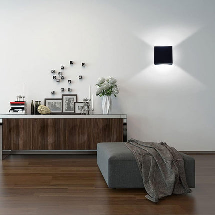 Rechargeable wall light with remote control - 5W - Three lighting colors - Adjustable intensity - Night light - Wireless - Battery operated - Suitable for indoor and outdoor use - Wit.