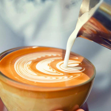 Milk Jug - Barista Latte Artisan Accessories with Lid - 600ml Milk Jug - Stainless Steel Milk Jug with Lid - Milk Frothing Jug - Coffee Milk Jug with Cup - Suitable for Cappuccino, Espresso, and Barista Use.