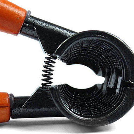 TR Goods - Steel nutcracker with wooden handle - Suitable for all nuts, including walnuts, hazelnuts and almonds.