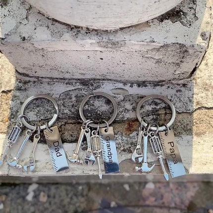 Keychain Dad The Handyman | Wrench Keychain I Key Holder II Love Dad I Father's Day Gift I Silver.