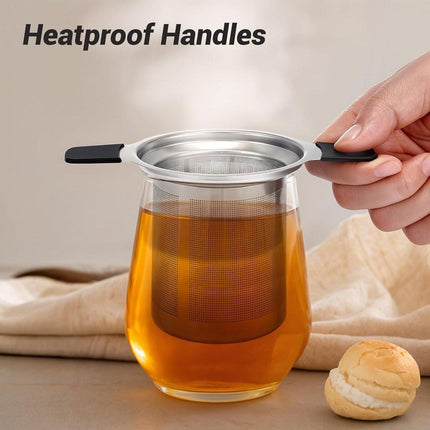 Stainless steel tea infuser - Fine strainer - Heat-resistant handle - For loose tea in teapots and mugs.