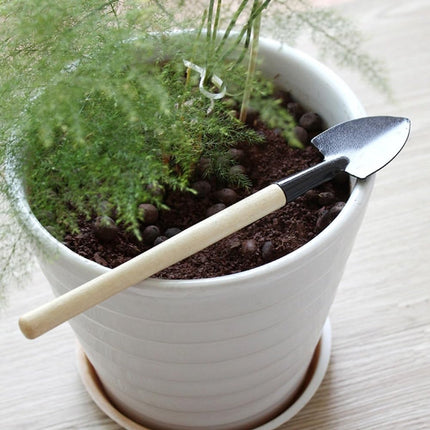 3-Piece Garden Tool Set - Wooden Handle Design - Garden Trowel, Rake and Soil Shovel - For Pots and Plants.