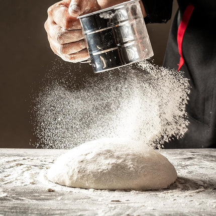 Flour Sieve - Flour Sieve - Professional Fine Mesh Sieve - Fine Kitchen Sieve - One-Hand Press Stainless Steel - Ideal for Baking and Sprinkling Powdered Sugar.