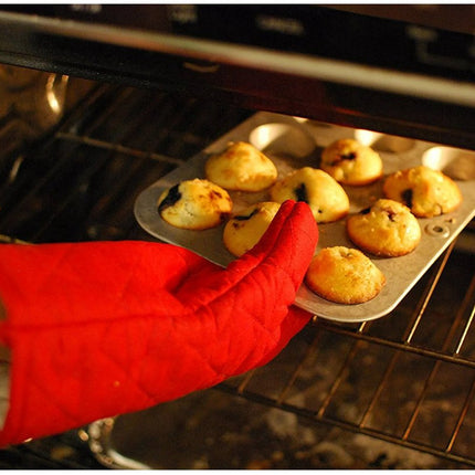 Oven Mitt Set – 1 glove + 1 potholder, red.