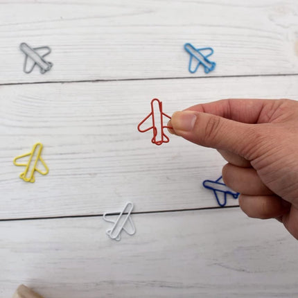 Paperclips - Pack of 100, creative paperclips in the shape of a small airplane in rainbow colors - Available in multiple colors - Fun metal bookmarks in the shape of a small airplane.