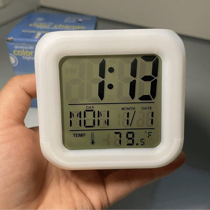 Alarm Clocks for Children - Digital Alarm Clock - LED Display - Digital Kids' Alarm Clock with 7 Color Changes - Night Alarm with Temperature, Date, Snooze - Kids' Alarm Clock - Children's Alarm Clock - Alarm Clock - 4x AAA Batteries Included.