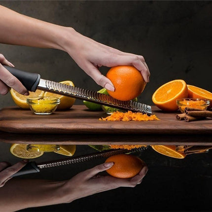 Grater - Professional zester - Fast and efficient Lemon grater - Multifunctional Long hand grater - Cheese grater - Ginger grater - Garlic grater - Narrow long grater - Kitchen grater - ergonomic soft handle - High-quality stainless steel - Black.