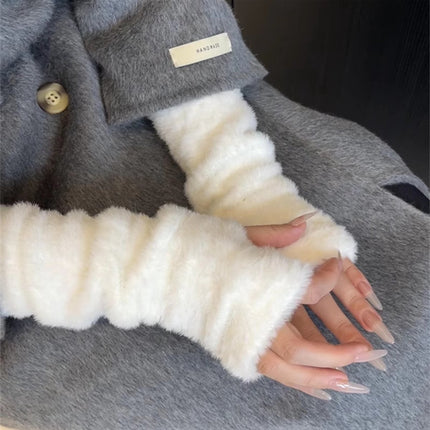 Sports & Fitness > Bikes & Accessories > Bicycle Gloves.