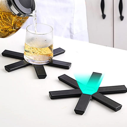 Pot Coaster - 4 Pieces - Coaster - Pot Holders - Pot Rack - Foldable - Heat Resistant - Non-Slip - Stylish Design - Practical - Foldable - Durable - Washable - For Pots, Pans, Bowls - Black.