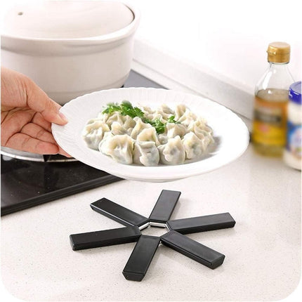 Pot Coaster - 4 Pieces - Coaster - Pot Holders - Pot Rack - Foldable - Heat Resistant - Non-Slip - Stylish Design - Practical - Foldable - Durable - Washable - For Pots, Pans, Bowls - Black.