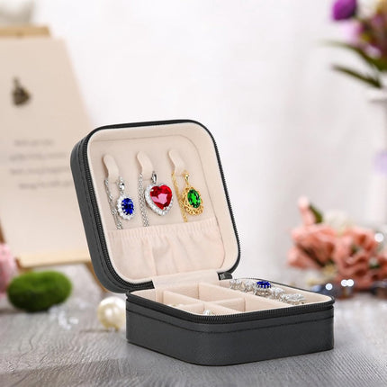 Jewelry box - Jewelry boxes - Jewel case - Organizer - Jewelry holder - Small jewelry box - Small jewelry box - Watch box - Storage box - Compact - Small - Travel case - Girls/Women - For Rings/Earrings/Necklace/Watches - Black.