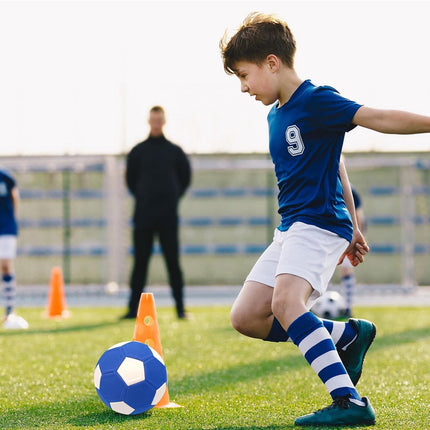 Curve Ball - football - 20 cm - curveball - curve ball soccer - curvebal - kickerball - perfect gift for children - size 4 - Blue.