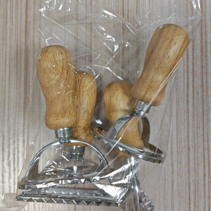 Set of 4 ravioli cutters - Ravioli makers with wooden handle - Set of 3 shape cutters and 1 pasta wheel for cutting homemade ravioli.