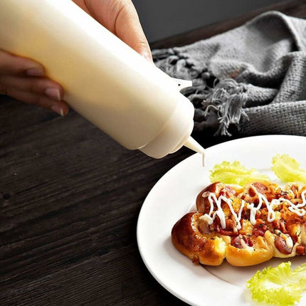 4 pieces - 200 ml - Dosing bottle - Squeeze bottle - Sauce bottle - Garnish bottle - Plastic - White - with spout cap - Leak-proof lids - With check marks - For garnish, sauce or batter.
