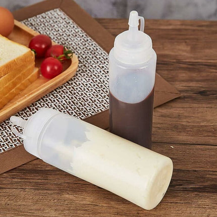 4 pieces - 200 ml - Dosing bottle - Squeeze bottle - Sauce bottle - Garnish bottle - Plastic - White - with spout cap - Leak-proof lids - With check marks - For garnish, sauce or batter.
