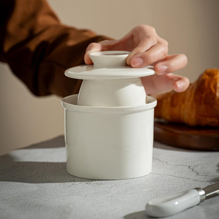Butter dish - Ceramic - Butter storage box - Butter dishes - Butter dish - Butter pot - With lid - For spreadable butter - White.