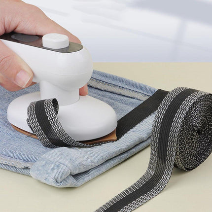 Iron-on tape - easily shorten trousers yourself - Black - hem tape - for shortening - Trouser shortening aid - Iron-on - 10 meters - 2.5 cm wide - Polyester.