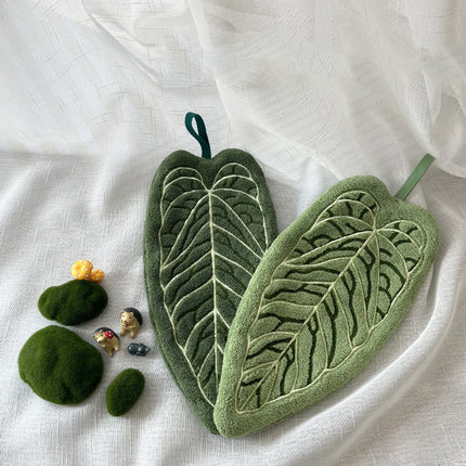 Towels - Towel set - Soft, absorbent kitchen and bathroom towels made of coral fleece with hanging loops for easy dishwashing and hand washing - 2-pack (dark green, light green).