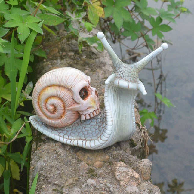 Skeleton Snail Skull Sculpture Gothic Garden Home Decor, 1-Pack.