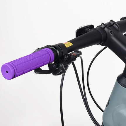 A pair of ergonomic bicycle handles in non-slip soft rubber, Purple.