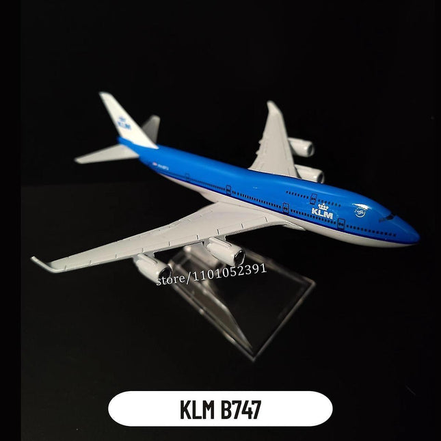 DHL Boeing 757 1:400 Scale Diecast Metal Airplane Replica Model.
