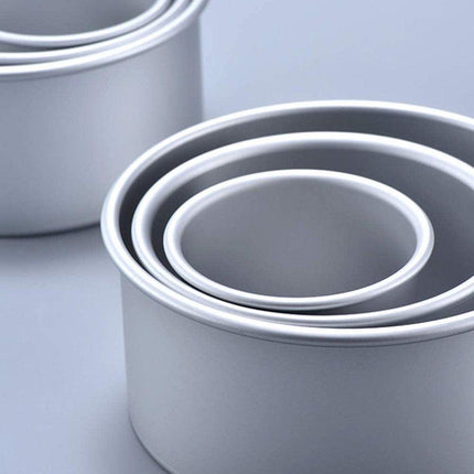 Set of 3 round cake tins, 10 cm deep - Includes cake tins with a diameter of 10 cm, 15 cm and 20 cm - Removable base - Suitable for baking - Healthy, sustainable and easy to clean.