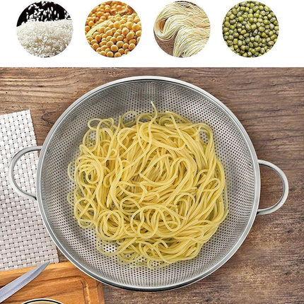 2-piece vegetable draining rack set made of stainless steel - with handles - drip tray on top - suitable for draining pasta, vegetables, fruit and rice - dishwasher safe - 2-piece set - diameters 22.5 cm and 19.5 cm.