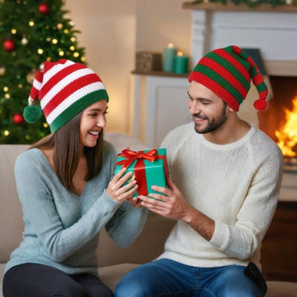 Hats - 6 pieces - Santa hats - Three styles of Santa hats - One size - Unisex - Christmas accessories/decorations.