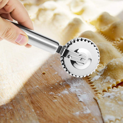 Luxury Rotary Cutter for Embossing - Baking Tools - Dough and Pastry Tools Made of Stainless Steel - Equipped with an Ergonomic Handle - Dishwasher Safe - Suitable for Cutting, Sealing and Pressing.