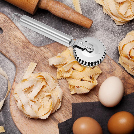Luxury Rotary Cutter for Embossing - Baking Tools - Dough and Pastry Tools Made of Stainless Steel - Equipped with an Ergonomic Handle - Dishwasher Safe - Suitable for Cutting, Sealing and Pressing.
