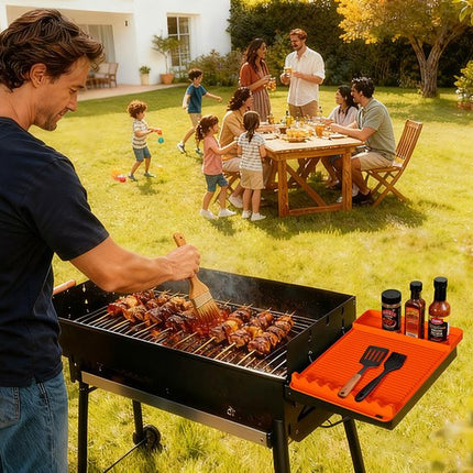 Silicone BBQ Grill Mat - 8-Slot Mat with Drip Tray - Heat-Resistant and Dishwasher-Safe - 40x27 cm - Black.