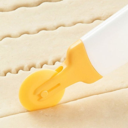4-in-1 Flower-Shaped Dough Cutter - Multifunctional Dough Cutter - Rotary Cutter - Baking Kitchen Decorating Knife - Pizza Knife.