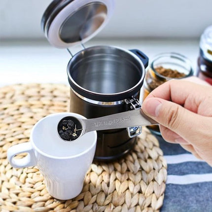 Set of 6 stainless steel measuring spoons - Includes teaspoon, tablespoon and measuring spoon - Suitable for liquids and dry ingredients - Kitchen and baking utensils - Can be stored in spice jars.